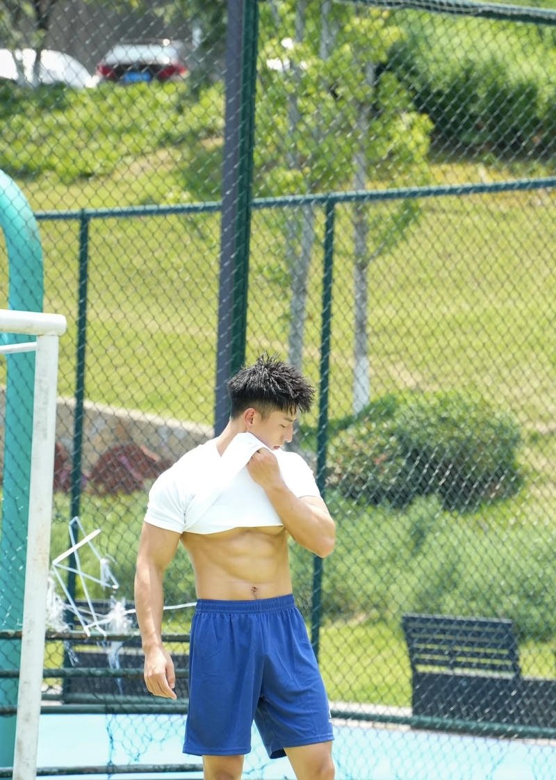 Body siêu nét của chàng trai đá bóng