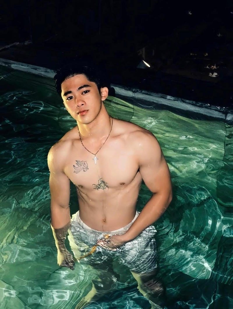 Body vạm vỡ nổi bật chuẩn ảnh trai đẹp Việt Nam 6 múi