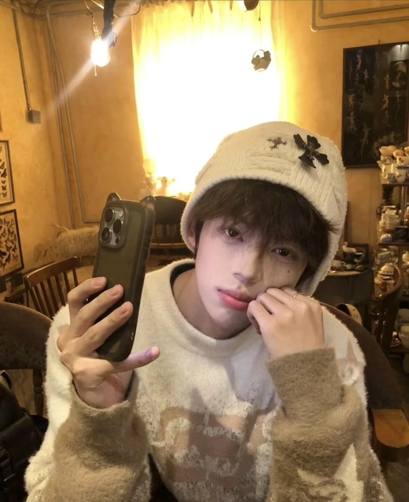 Bức ảnh con trai cute nét nam tính nhẹ nhàng tinh tế