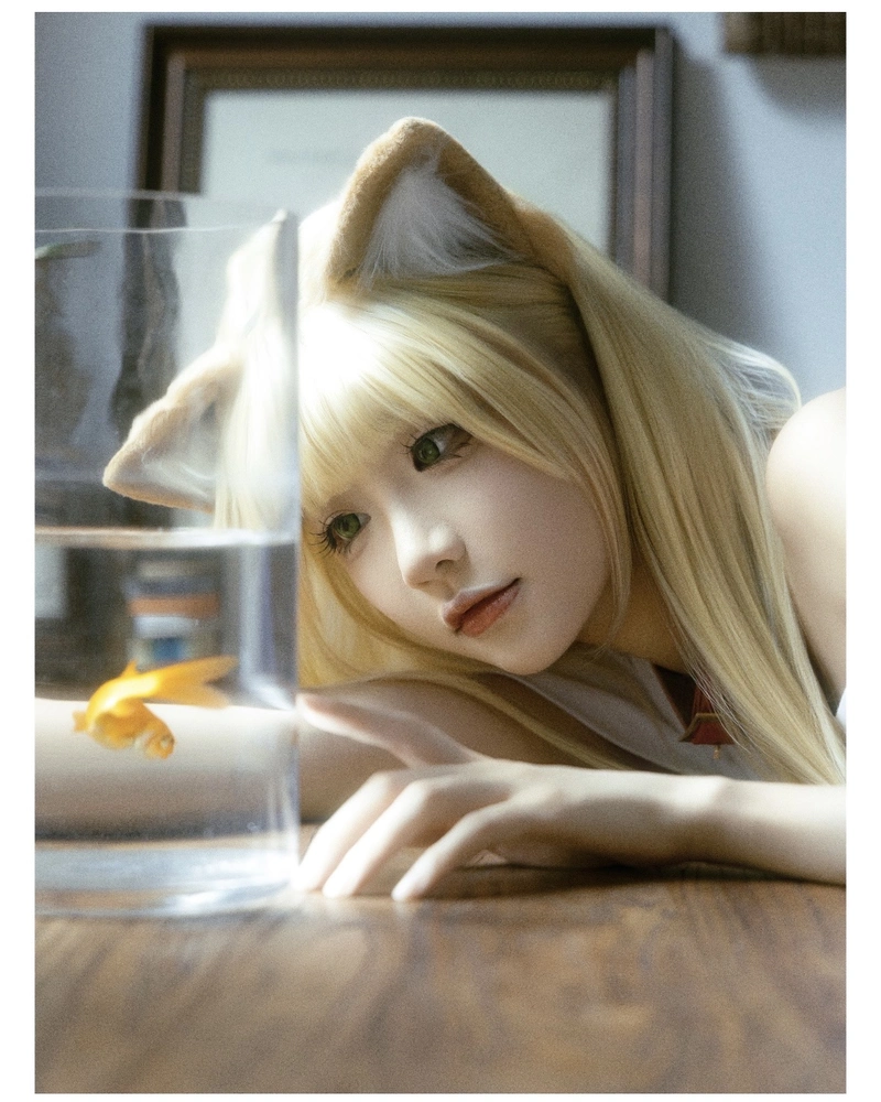 Bức ảnh cosplay mèo cùng biểu cảm ngọt ngào đáng mến