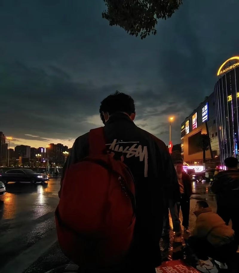 Cảm giác nhẹ nhàng trong ảnh nam chụp sau lưng