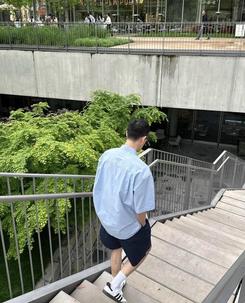 Cảm giác tĩnh lặng trong ảnh nam chụp sau lưng cuốn hút