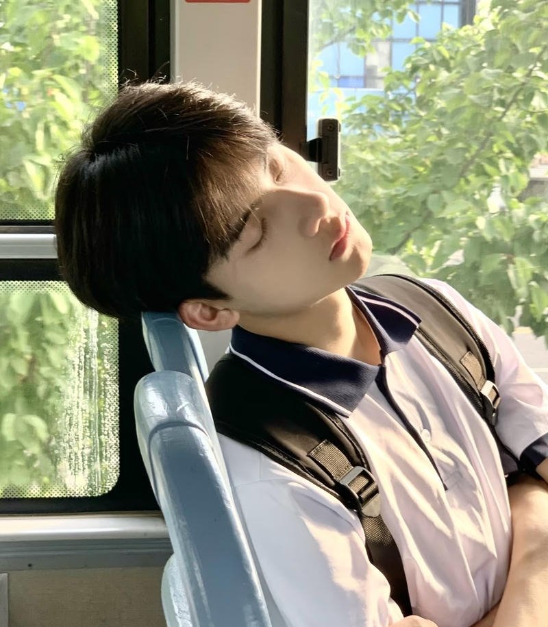 Cảm nhận năng lượng tích cực từ ảnh trai k10 tự nhiên