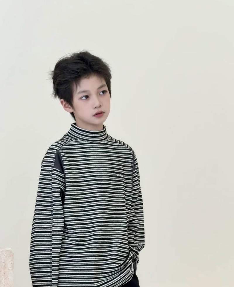 Cậu bé trông năng động hơn trong ảnh trai đẹp 2k13