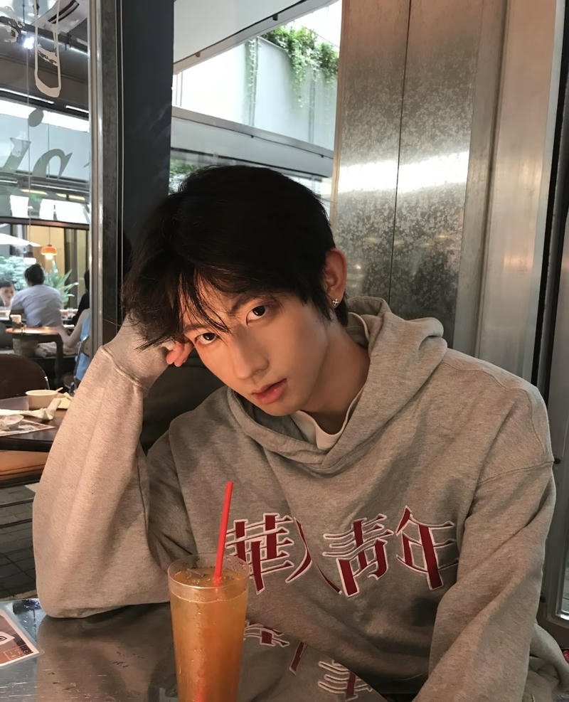 Chân dung trẻ trung của trai lớp K11