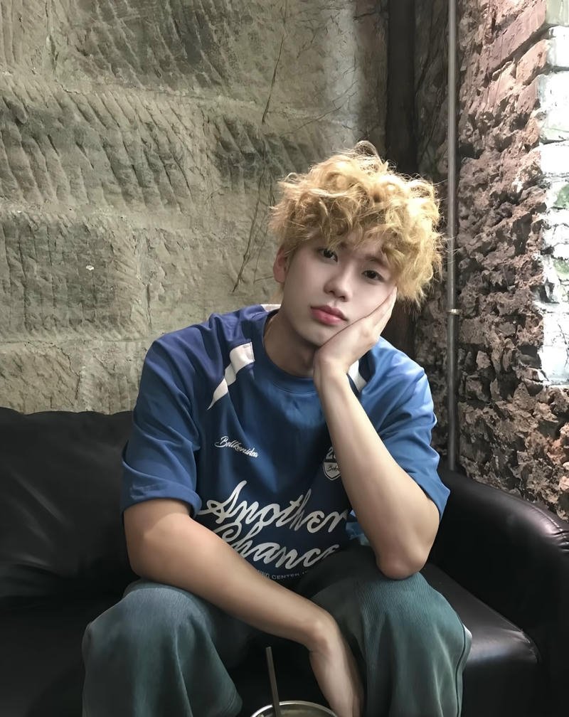 Chân dung trẻ trung nổi bật trong ảnh trai K11