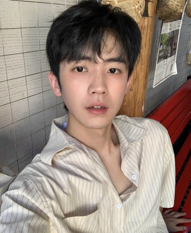 Chân dung tươi sáng của chàng trai trong ảnh trai K12