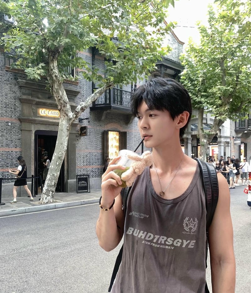 Chàng trai Trung Quốc phong cách cool ngầu như ảnh trai Douyin