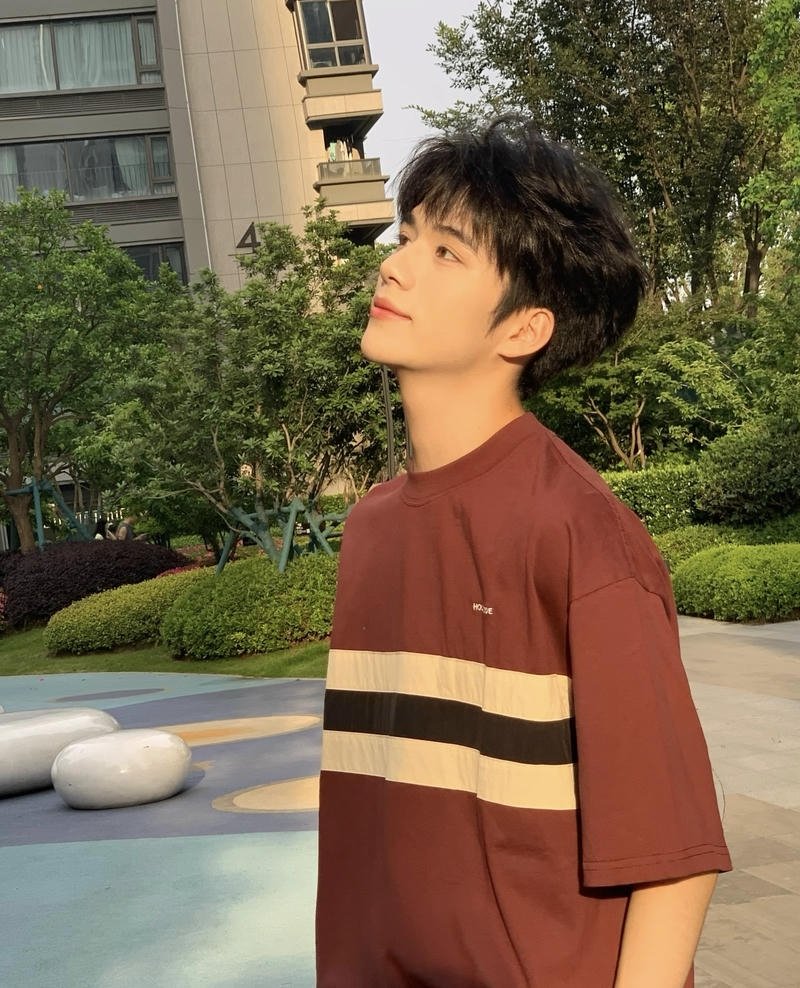 Chàng trai Trung Quốc phong cách thư sinh làm hình nền điện thoại