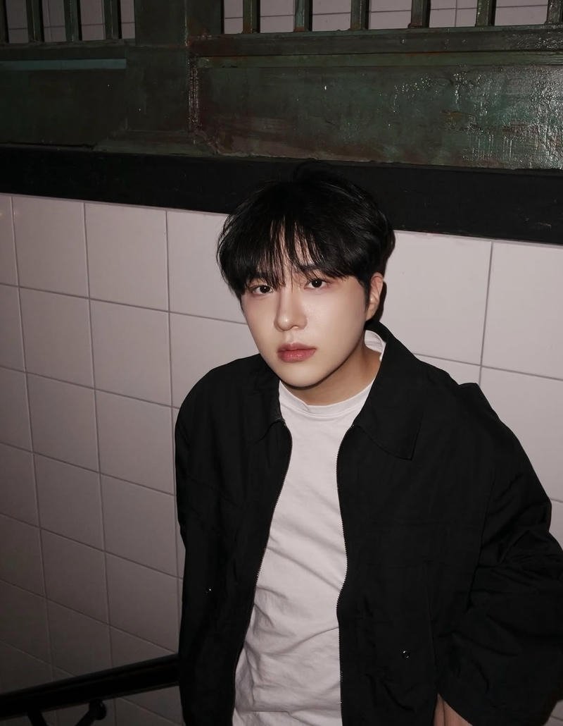 Chàng trai ánh mắt sâu phong cách ảnh trai hàn quốc