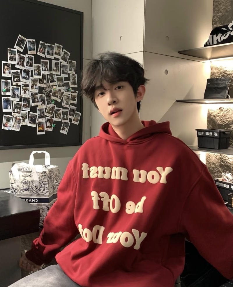 Chàng trai cute với ánh nhìn trầm tạo cảm giác thu hút