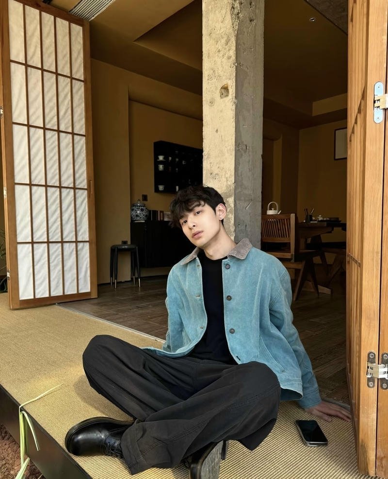 Chàng trai lớp tạo dáng học đường K12