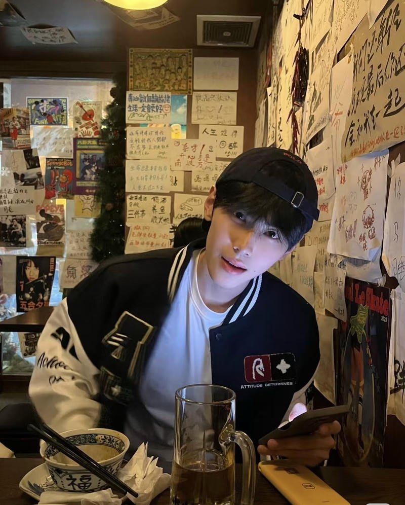 Chàng trai phong cách Douyin hợp đặt hình nền điện thoại