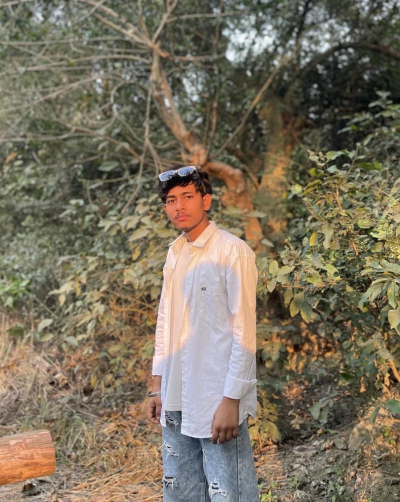 Chàng trai phong cách bí ẩn ảnh trai ấn độ