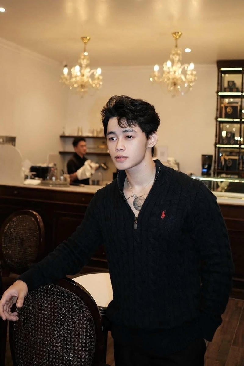 Chàng trai phong cách mạnh mẽ chuẩn nam thần Việt