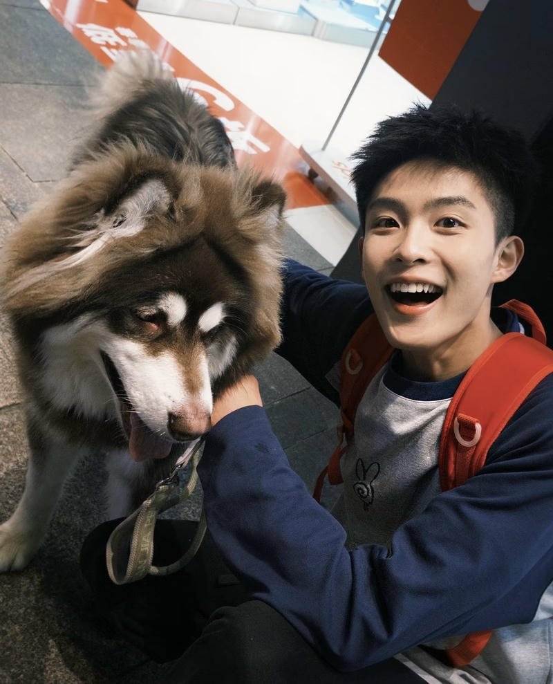 Chàng trai trẻ phong cách năng động K12