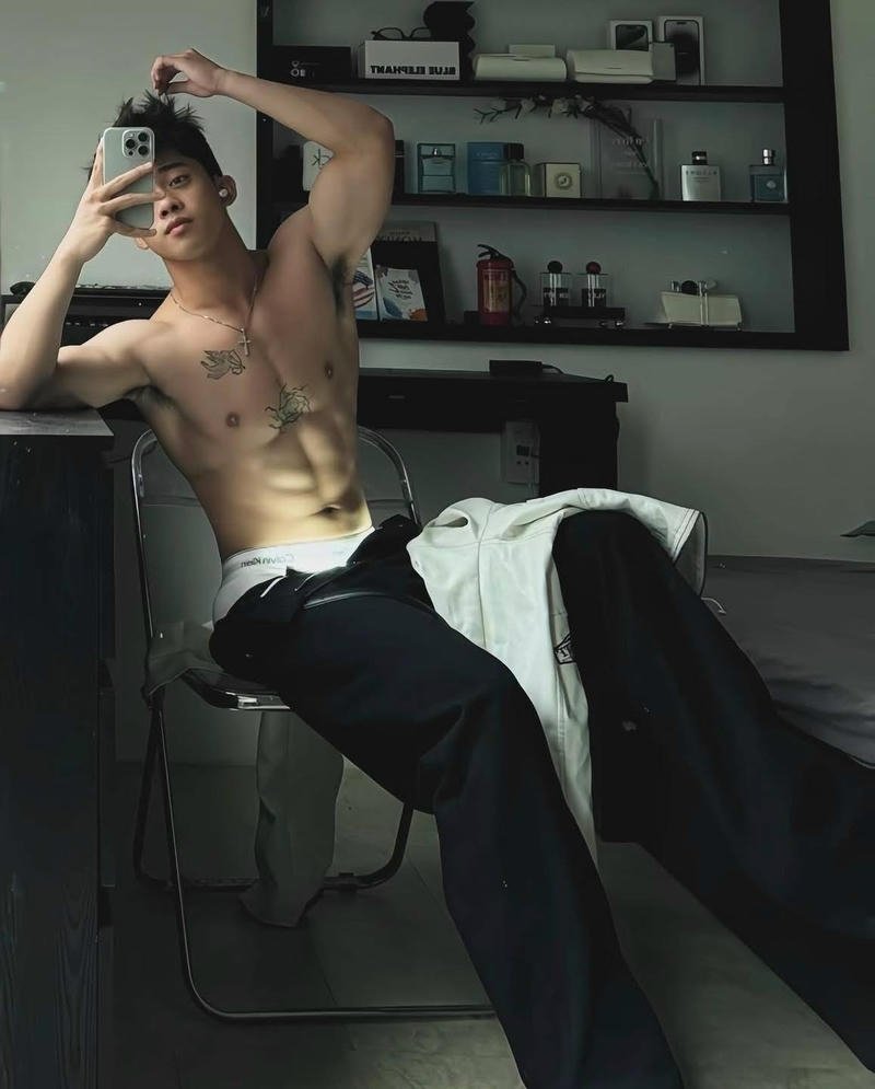 Chàng trai trẻ phong cách năng động Việt Nam