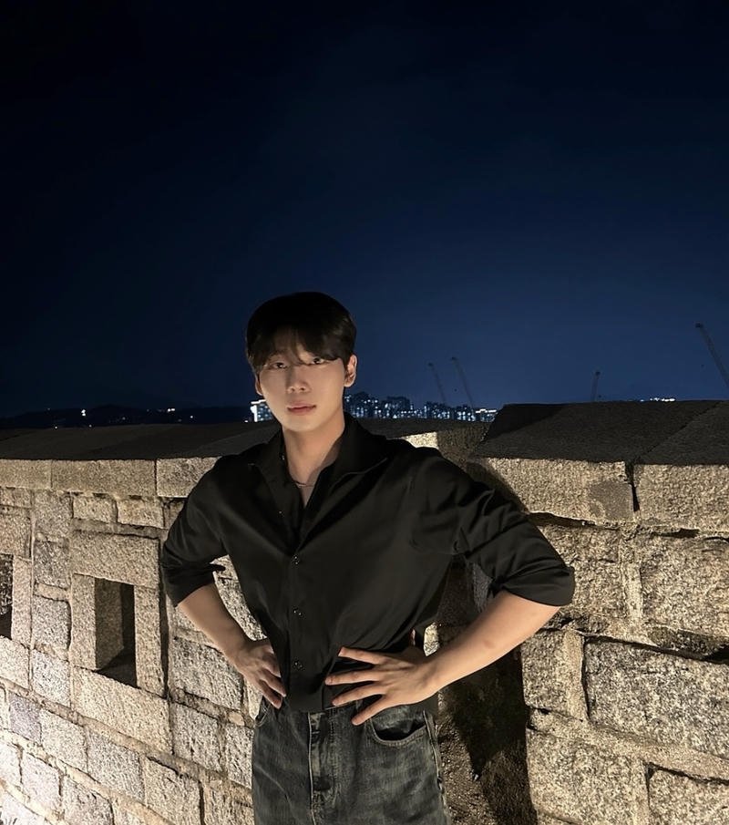 Chàng trai trẻ thần thái mạnh mẽ ảnh trai hàn quốc