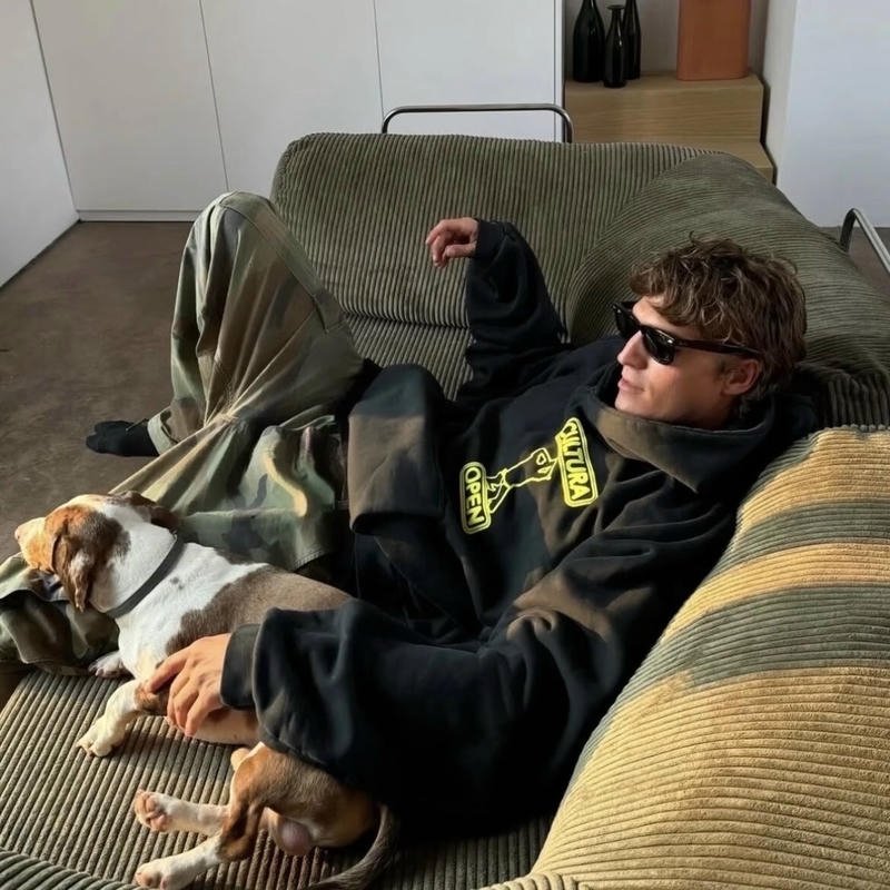 Chàng trai trong avatar con trai ngầu toát lên vẻ bí ẩn