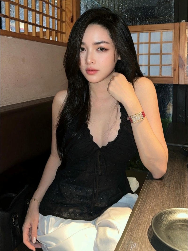 Cô gái xinh việt nam ánh nhìn dịu dàng cuốn hút