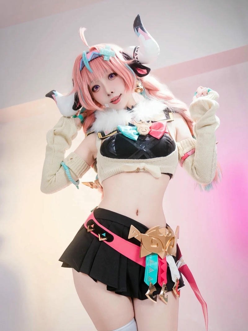 Cô nàng bò sữa cosplay tạo hình đầy cá tính