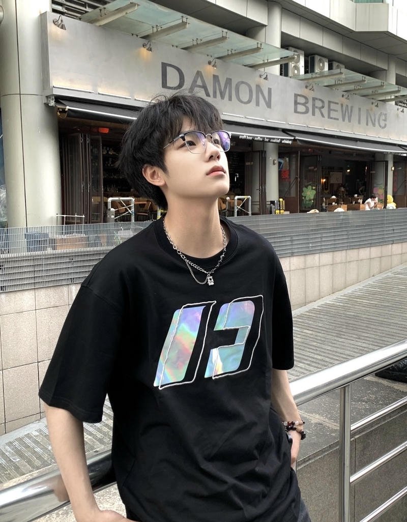 Con trai cute mang vibe điềm đạm rất hợp mắt