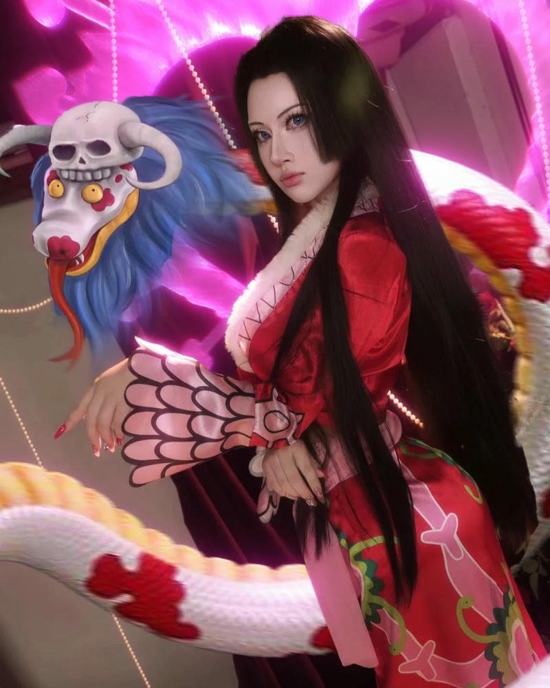 Coser nhập vai Boa Hancock với biểu cảm tinh tế