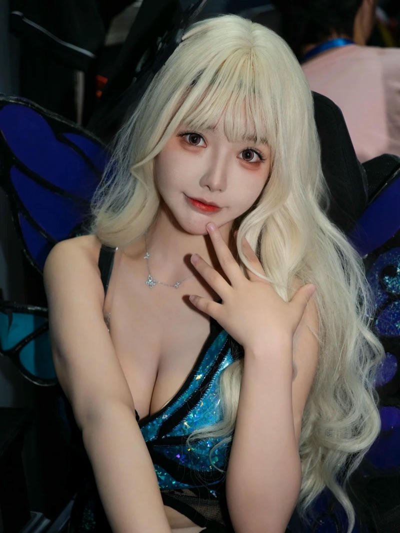 Cosplay anime nữ nổi bật với trang phục chuẩn phong cách