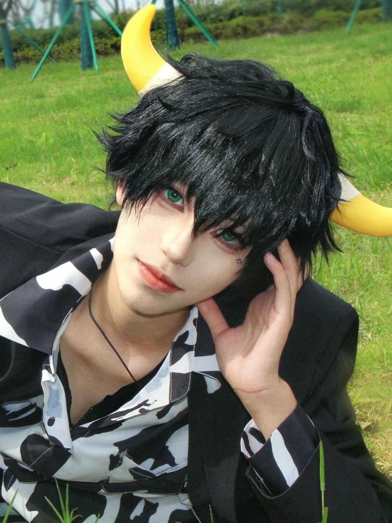 Cosplay bò sữa ánh nhìn tự nhiên giàu biểu cảm