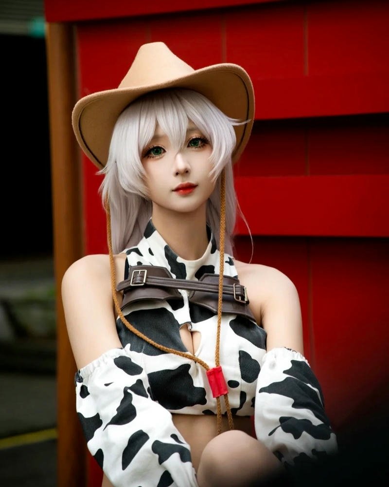 Cosplay bò sữa đường nét tổng thể hài hòa nổi bật