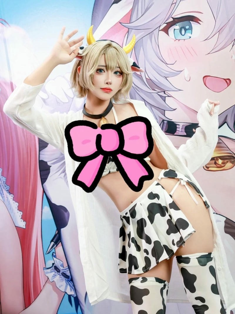 Cosplay bò sữa phong cách hiện đại đầy cuốn hút