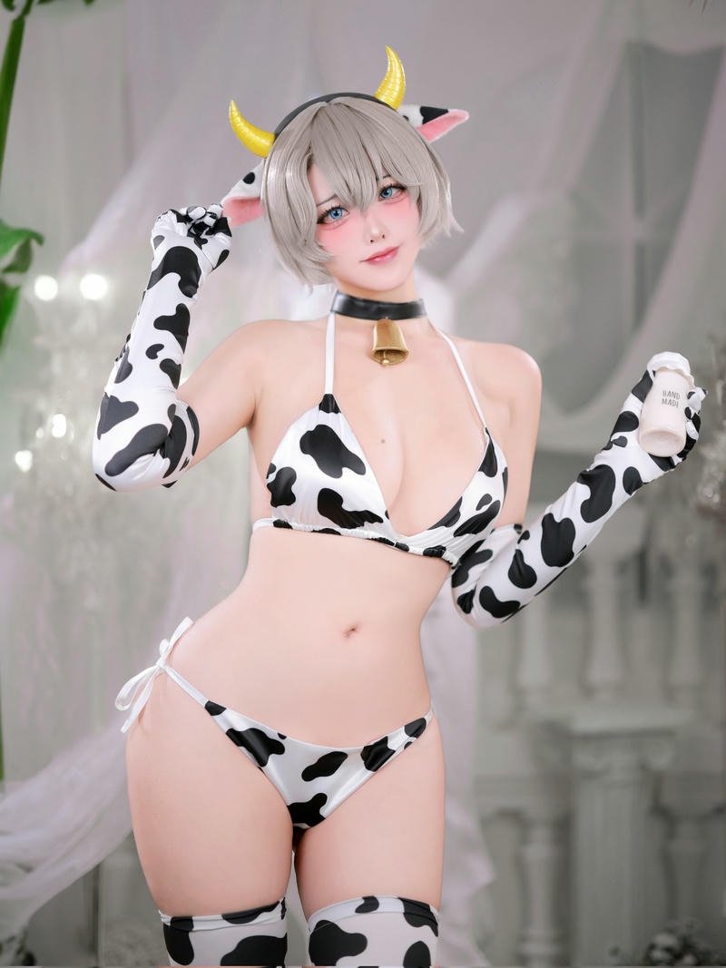 Cosplay bò sữa phong thái thân thiện dễ gần