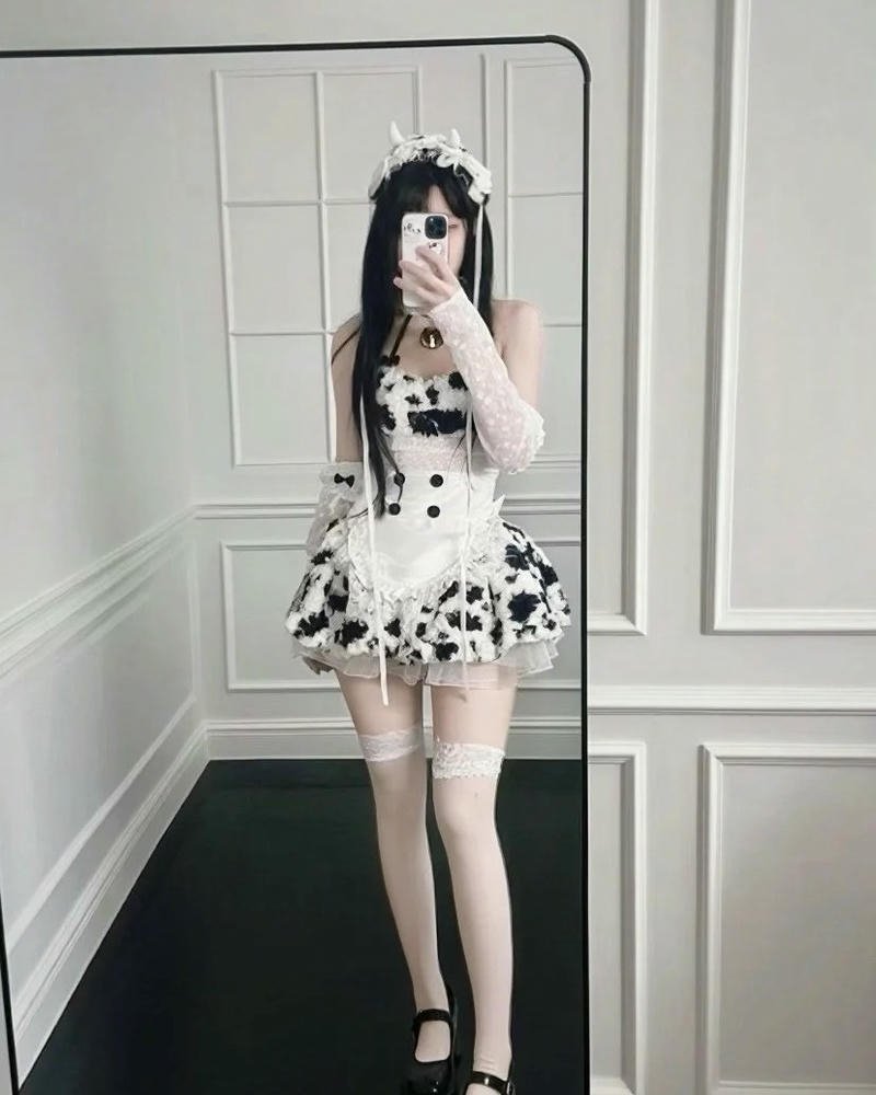 Cosplay bò sữa tạo hình sinh động gây ấn tượng mạnh