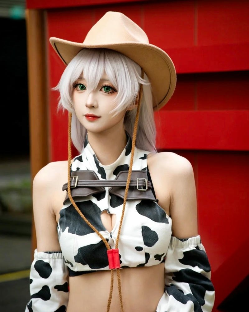 Cosplay bò sữa trang phục sáng tạo mang dấu ấn riêng