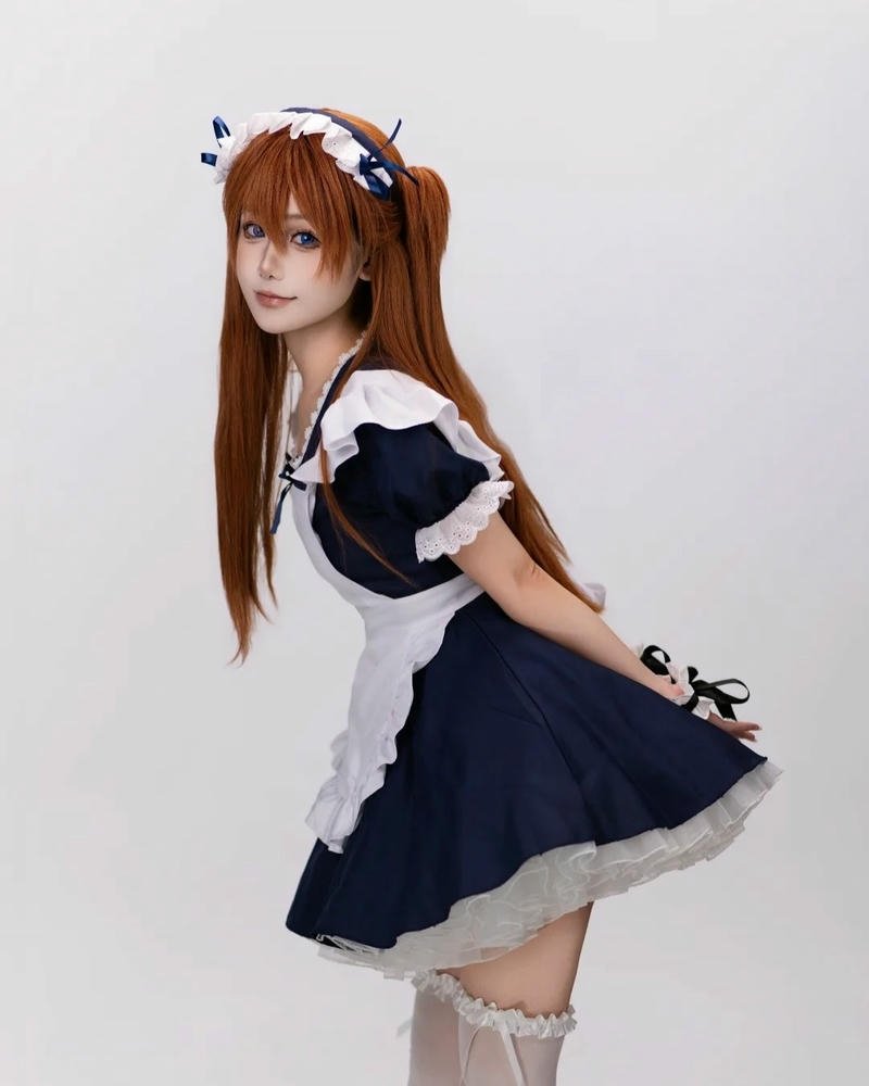 Cosplay hầu gái thể hiện thần thái nhẹ nhàng và cuốn hút