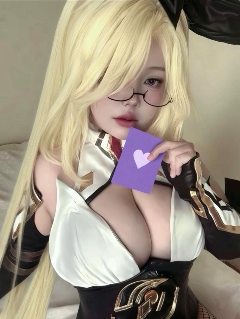 Cosplay liên quân gợi cảm quyến luyến