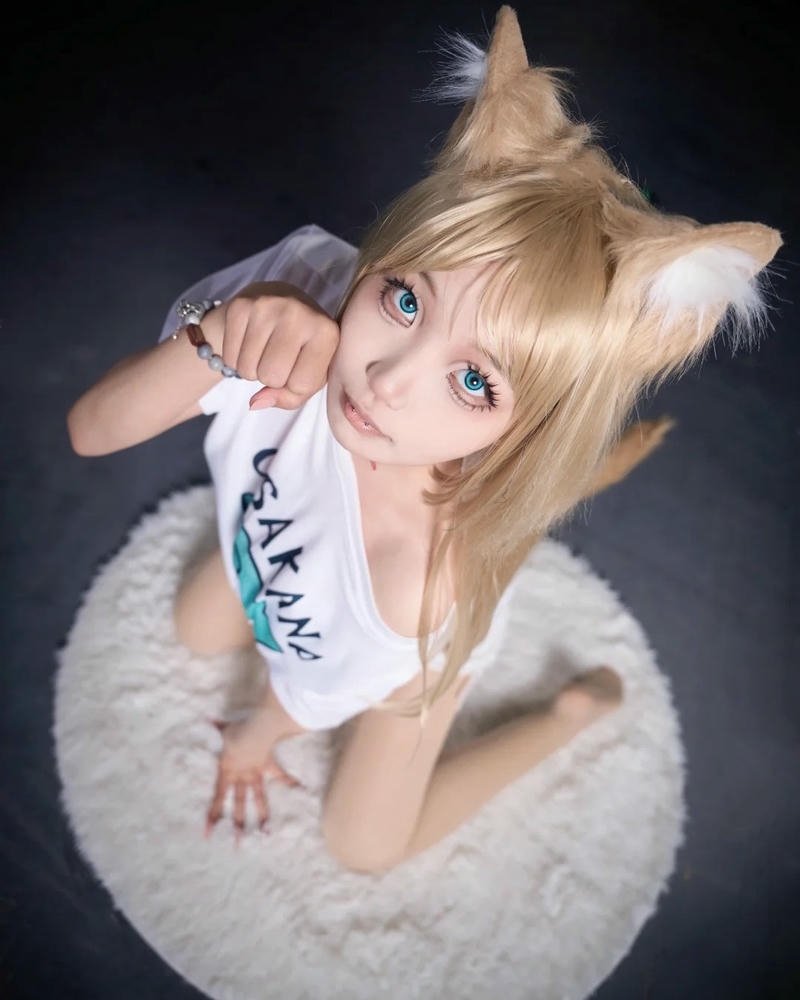 Cosplay mèo biểu hiện đáng yêu gây ấn tượng