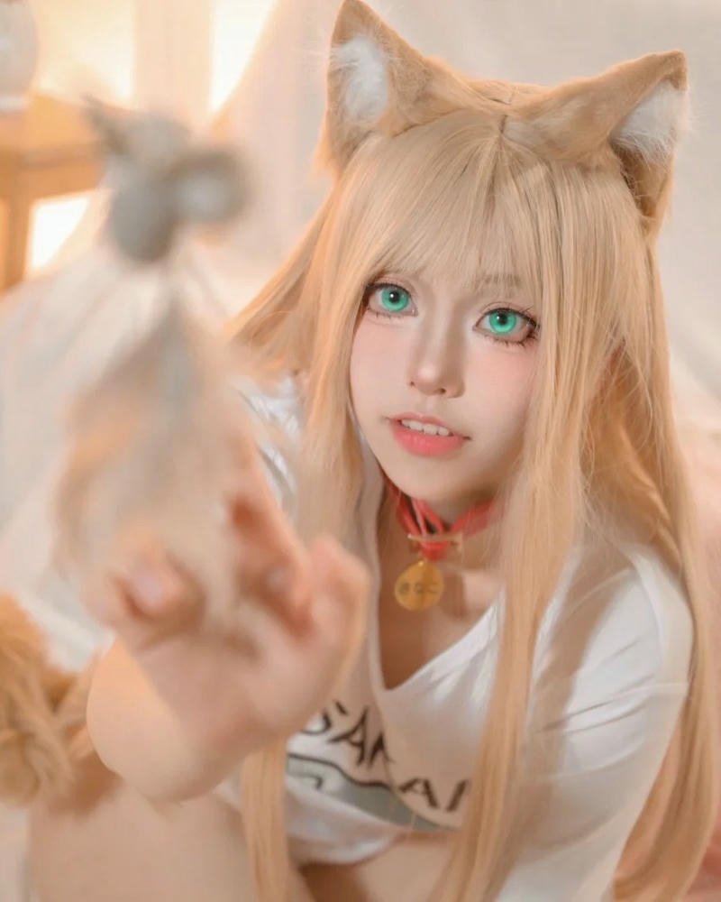 Cosplay mèo trang phục hài hòa tông màu nổi bật
