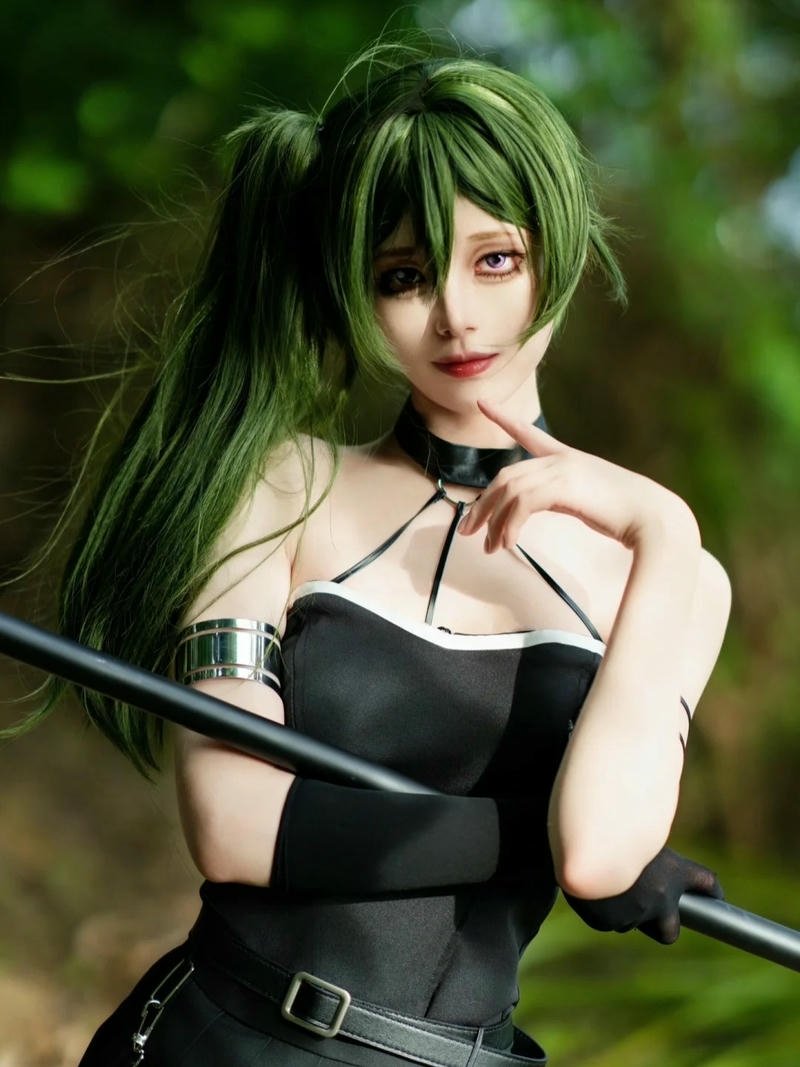 Cosplay nàng xinh ánh mắt mềm mại chân thành