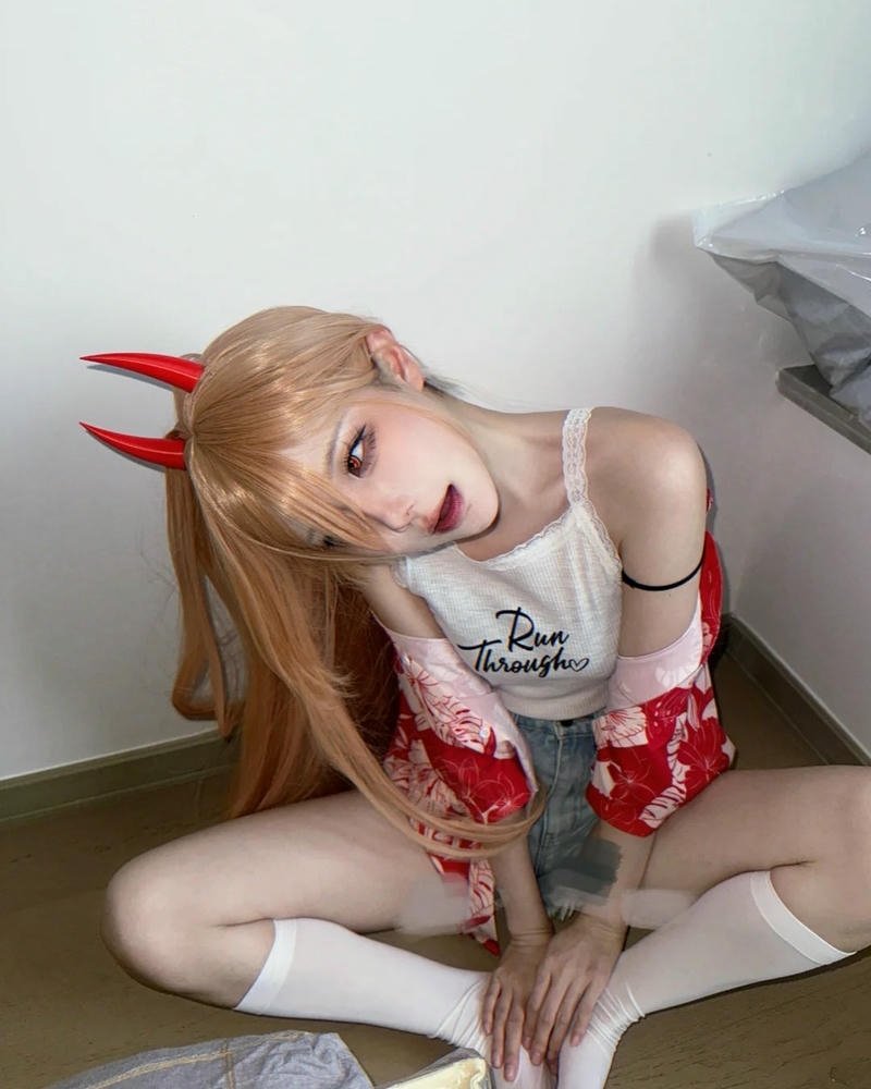 Cosplay nhân vật anime nữ ảnh thể hiện chuẩn phong cách