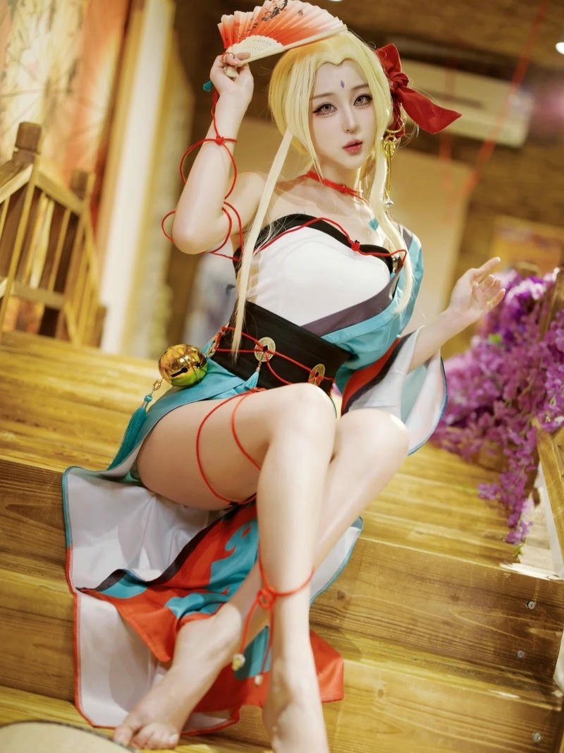 Cosplay tsunade ánh nhìn sắc bén toát lên sức mạnh