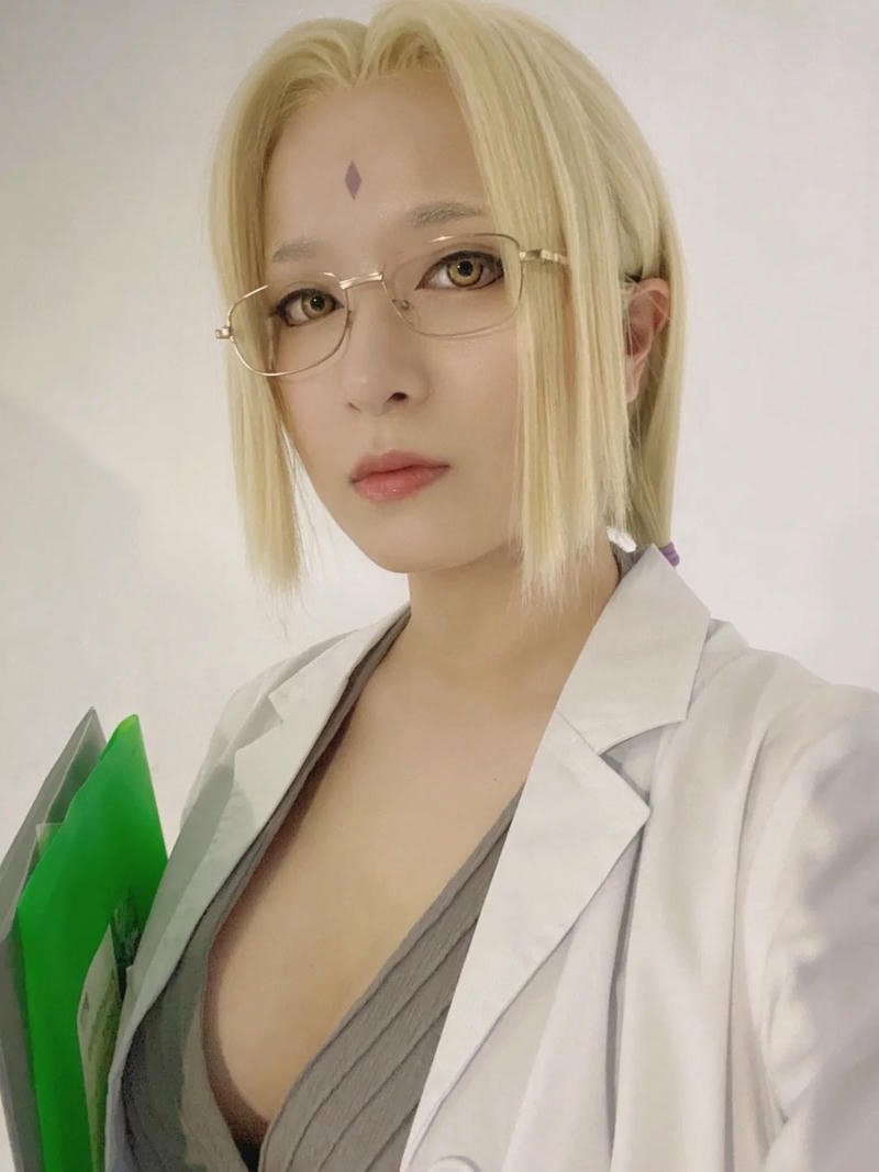Cosplay tsunade phong cách hiện đại pha nét cổ điển