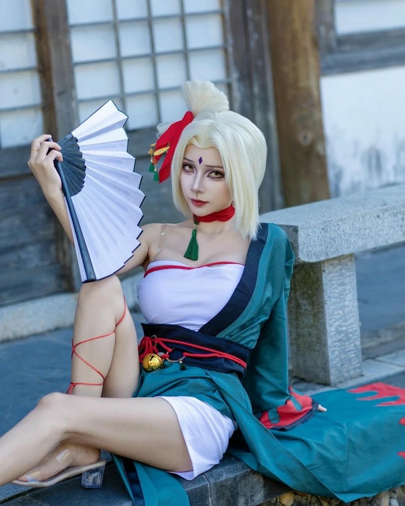 Cosplay tsunade phong cách quyến rũ thần thái mạnh mẽ