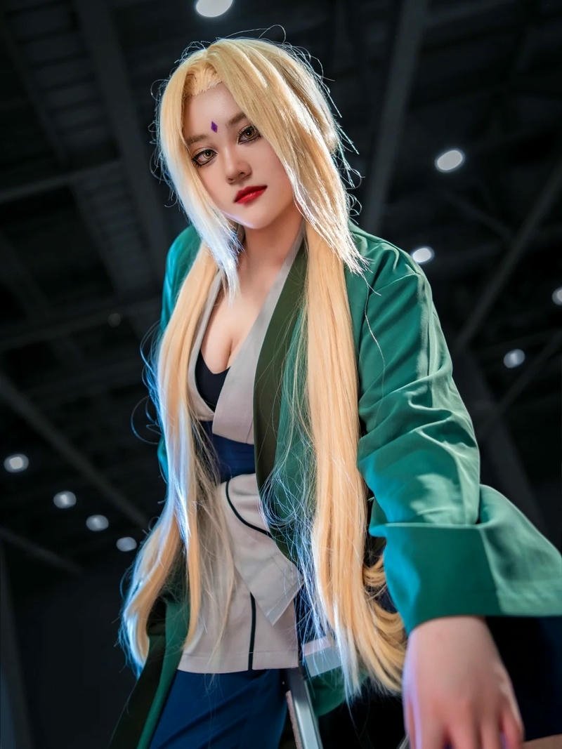 Cosplay tsunade phong thái vững vàng thể hiện sự quyền lực