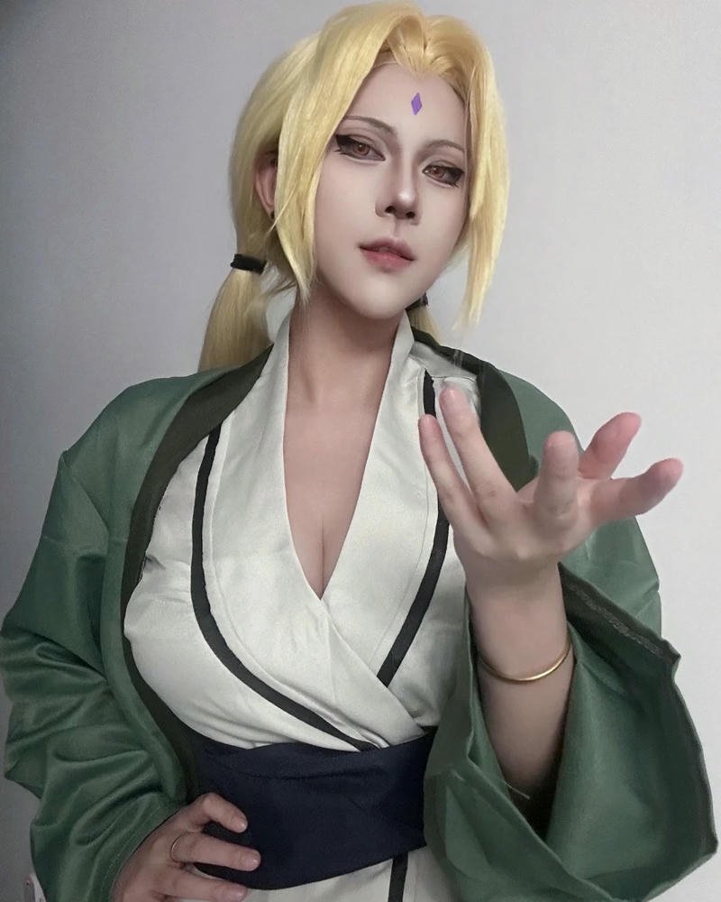 Cosplay tsunade tạo dáng tự nhiên phong cách đầy sức hút