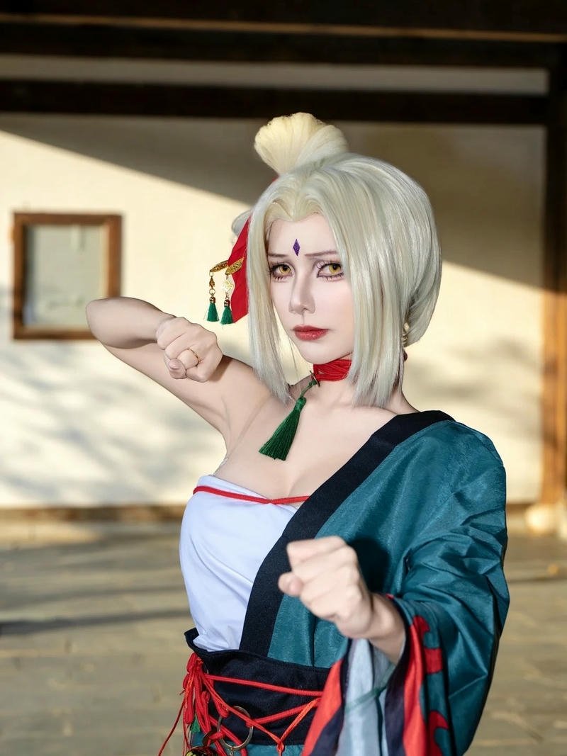Cosplay tsunade tạo hình chuẩn nhân vật nổi bật cuốn hút