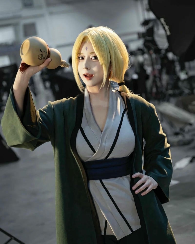 Cosplay tsunade tạo hình sắc nét mang cảm giác chân thực