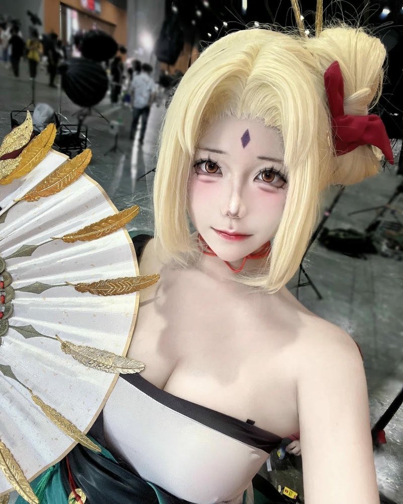 Cosplay tsunade trang phục đặc trưng tái hiện ấn tượng