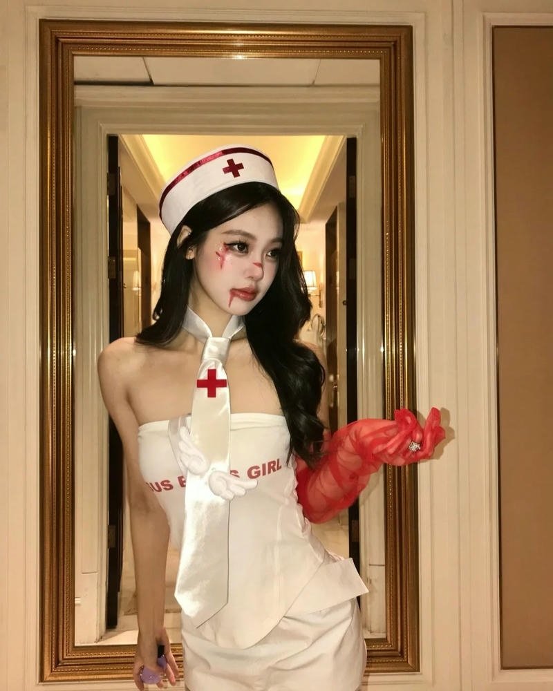Cosplay y tá thể hiện hình ảnh đặc trưng đầy ấn tượng