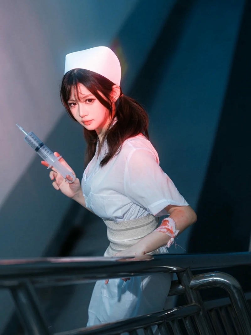 Cosplay y tá thể hiện hình tượng đặc trưng dễ nhận